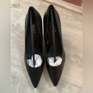 Heels amazing price